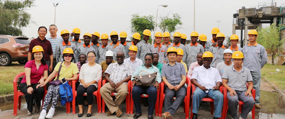 熱烈歡迎江西省進(jìn)賢縣領(lǐng)導(dǎo)蒞臨指導(dǎo)重慶市宏冠醫(yī)療設(shè)備有限公司國際生物城基地